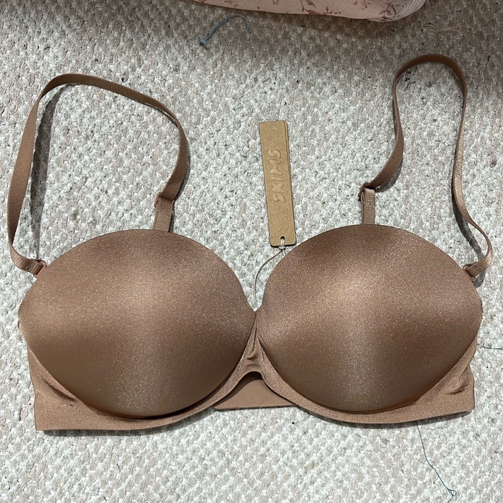 Brand new 32 D skims bra in the color sienna (never worn) NWT